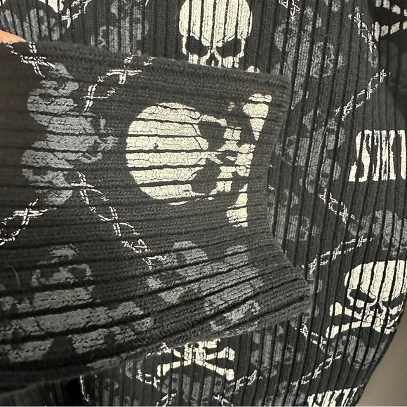 Vintage Y2K size Med. ribbed sweater, skull pattern, cotton blend, goth, diesel - Picture 4 of 6